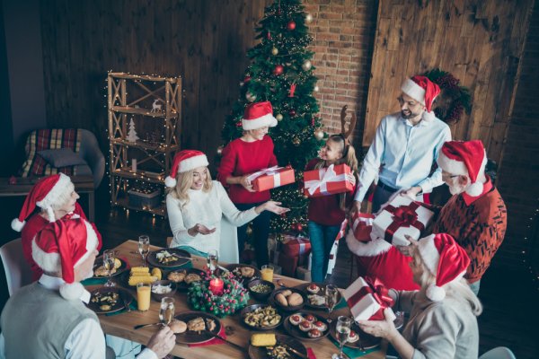 Gợi ý 10 món quà Giáng Sinh cho nam đơn giản nhưng đầy ý nghĩa và ấm áp (năm 2022)