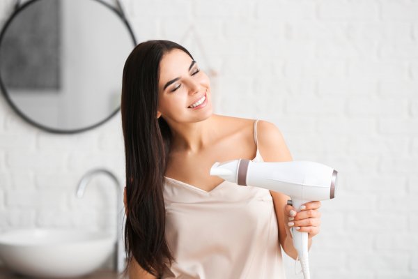 Anti Boros Listrik! 10 Pilihan Hair Dryer Low Watt Terbaik di 2023!