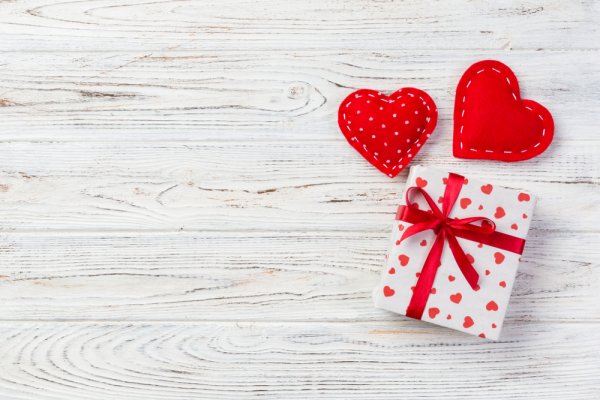 Top 10 món quà Valentine ý nghĩa cho nam (năm 2021)