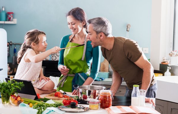 Should You Raise Your Child Vegetarian? Your Complete Guide to Vegetarianism and Why a Vegetarian Diet is a Healthier and Better Option for Your Child (2020)