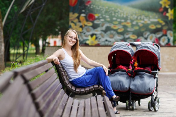 Bingung Memilih Stroller untuk Bayi Kembar Anda? Ini 10 Rekomendasi Twin Stroller Termurah dari BP-Guide (2023)