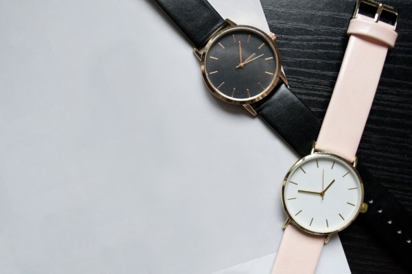 おしゃれなクオーツ腕時計ブランド12選【2022年最新版】 | ベストプレゼントガイド