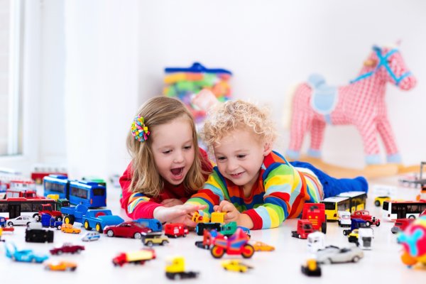 Looking for Cool Toys on a Budget to Keep Your Little Ones Creatively Engaged? Our Curated List of Top 10 Toys on a Budget Will Delight Your Children and Help Their Development Too (2020)