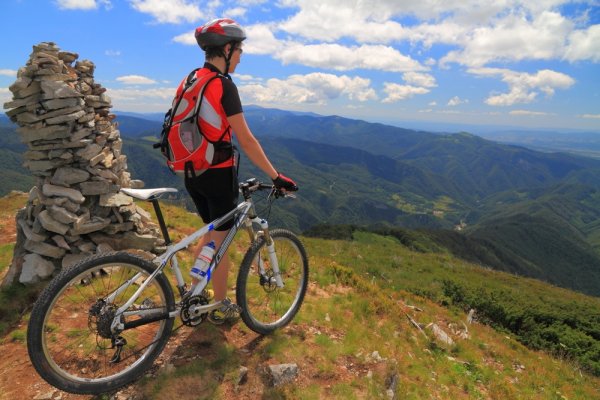 10 Sepeda Gunung Tangguh dan Nyaman untuk Melintasi Pegunungan