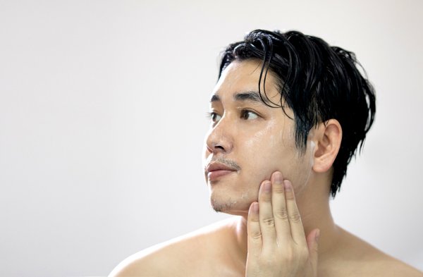 15 Rekomendasi Facial Wash untuk Wajah Cerah Sehat Remaja (2023)