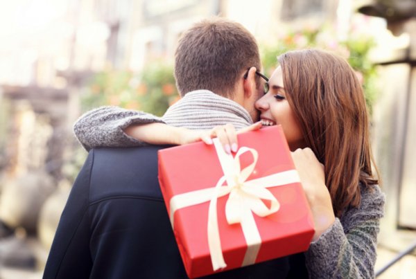 आप को अपने प्रेमी के लिए कुछ उपहार विचारों की आवश्यकता है? यदि आपको अपने आदमी के लिए सही उपहार खोजने में परेशानी हो रही है, तो डरे नहीं, हमारे पास 10 अद्वितीय उपहार विचार हैं (2019)