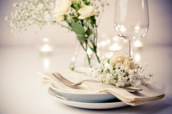 結婚式の二次会で人気のお祝いプレゼントランキング ペア食器やワインが好評 ベストプレゼントガイド
