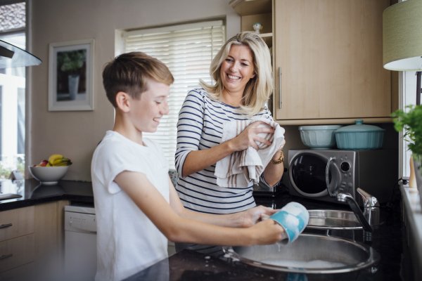 Get Help With Household Chores: Best Tips to Make Your Husband and Kids Lend a Hand Without Nagging (2020)