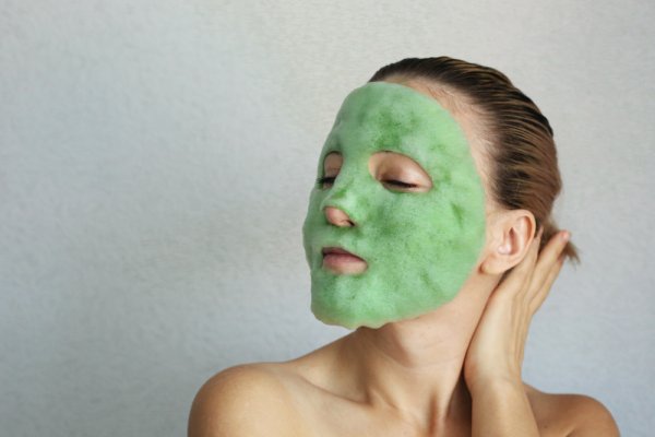 15 Rekomendasi Masker Green Tea Terbaik untuk Melawan Minyak dan Kilap! (2023)