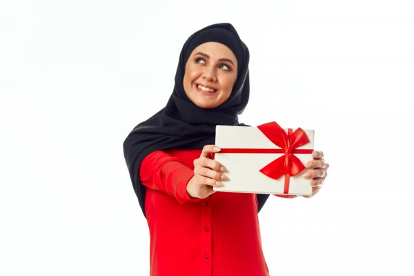 Tak Terpaku Tren, 30 Hadiah untuk Muslimah Ini Bisa Jadi Alternatif Pilihan Kamu. Edisi Khusus Pilihan Ahli Kado!