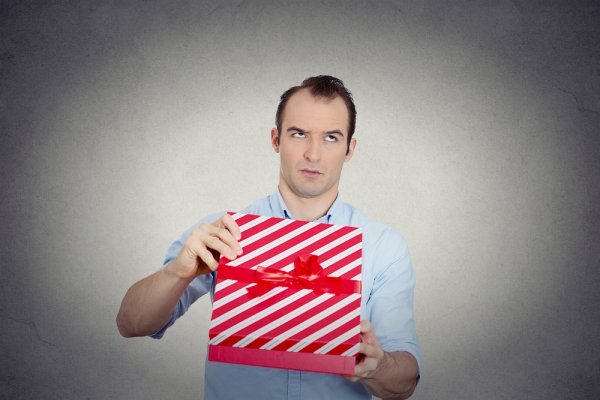 क्या आपके पति मीन मेख नीकालने वाले हैं और उनका पसंदीदा उपहार ढूंढ़ना लगभग नामुमकिन है? फ़िक्र न करें, यह 10 उपहार ख़ास ऐसे पुरुष को खुश करने के लिए ही चुने गए हैं (2019)