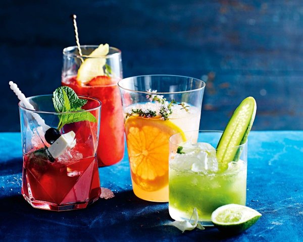 Easy and Fantastic Cocktails for the Frugal Drinker(2020): 10 Cocktail Recipes from Timeless Classics to Brand New Tastes Plus 5 Tools to Mix and Serve Drinks Quickly and Efficiently