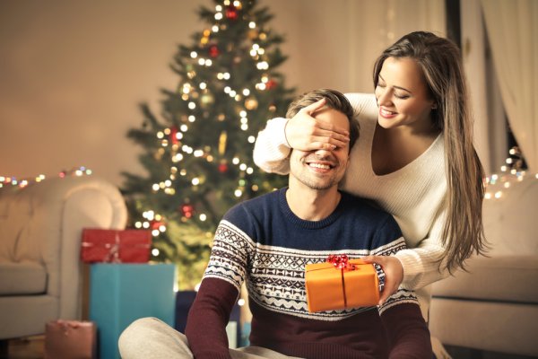 10 món quà ý nghĩa dành tặng chàng cho ngày Giáng Sinh thêm ấm áp (năm 2021)