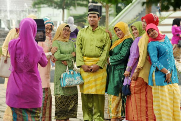 30  Pakaian Melayu yang Cocok untuk Dikenakan di Acara Spesial, Rekomendasi Ahli Fashion (2023)