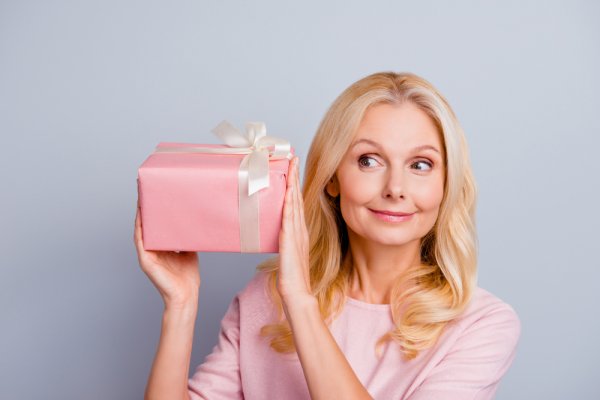 30 món quà tặng mẹ vợ tương lai đầy ý nghĩa giúp bạn ghi điểm với gia đình cô ấy! Phiên bản mới nhất được lựa chọn bởi các chuyên gia quà tặng (năm 2022)	