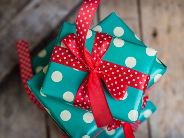 The Art of Giving Gifts: 8 Tips on Finding the Perfect Gift for Anyone