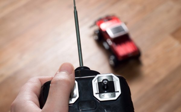 10 Rekomendasi Mobil Remote Control Buggy bagi Pencinta RC Car (2020)