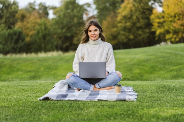 Makin Kreatif dan Produktif dengan 14 Rekomendasi Macbook Terbaik yang Layak Dibeli (2023)