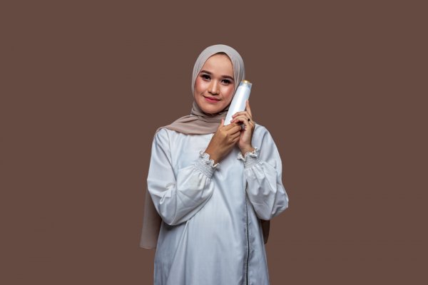 Rambut Tetap Sehat Meski Tertutup dengan 15 Rekomendasi Shampo Anti Ketombe untuk Hijabers Terbaik (2023)