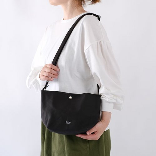 希少【CELINE】ボストンバッグ　旅行鞄　ゴールド金具　無地　レザー　ブラック 希少【CELINE】ボストンバッグ 旅行鞄 ゴールド金具 無地 レザー