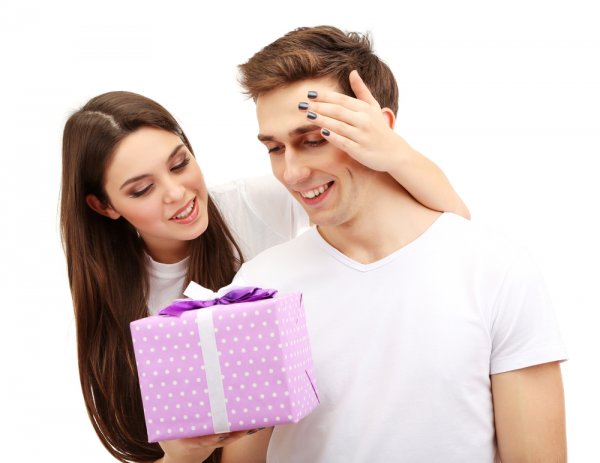 Looking for a 6 Months Anniversary Gift for Your Boyfriend? Discover 11 of the Most Amazing and Thoughtful Gifts to Melt His Heart (2018)