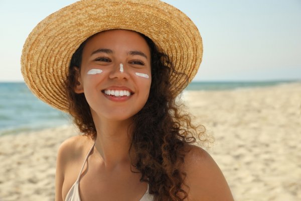 15 Rekomendasi Sunscreen untuk Kulit Kering Terbaik sebagai Perlindungan Ekstra untuk Mencegah Dampak Buruk Sinar Matahari (2023)