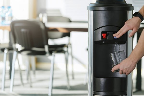 15 Rekomendasi Dispenser Galon Bawah Terbaik untuk Air Minum Berkualitas (2023)