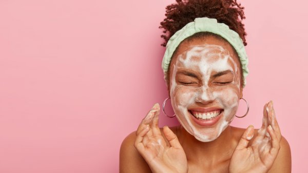 15 Rekomendasi Facial Wash Wardah untuk Mendapatkan Kulit Wajah Sehat dan Bersih (2023)