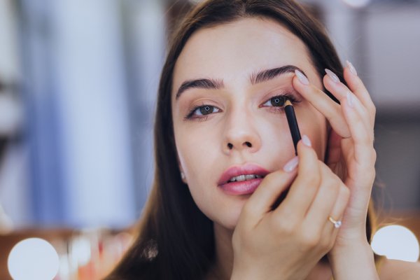 8 Rekomendasi Eyeliner Terbaik Untuk Tampilan Mata yang Lebih Menawan (2019)