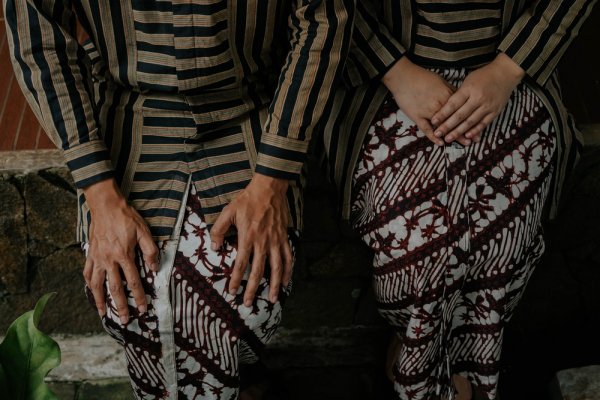 10 Rekomendasi Batik Couple untuk Tampil Serasi dan Elegan di 2023!