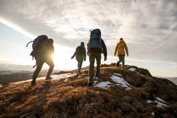 Pertama Kali Naik Gunung bersama Anak? Simak Dulu Tips Hiking bersama Si Kecil Berikut Ini! (2023)	