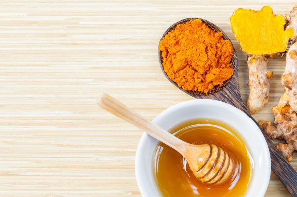 Give Your Skin the Perfect Glow This Summer(2020)! Learn to Make Your Own Face Packs at Home Using Turmeric for a Relaxing Spa! 