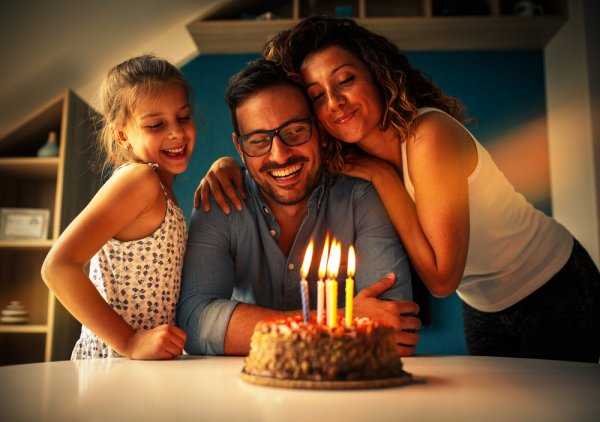 9 B'day Gift Ideas for Husband to Create a Spectacular Day, and 3 Ways to Celebrate His Birthday