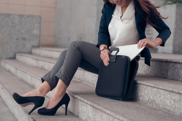 10 Rekomendasi Tas Dokumen yang Fungsional dan Membuat Anda Tetap Tampil Stylish!