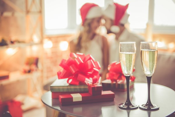 30 Ide Kado Natal untuk Suami dan Tips Cara Memilih Hadiah yang Tepat
