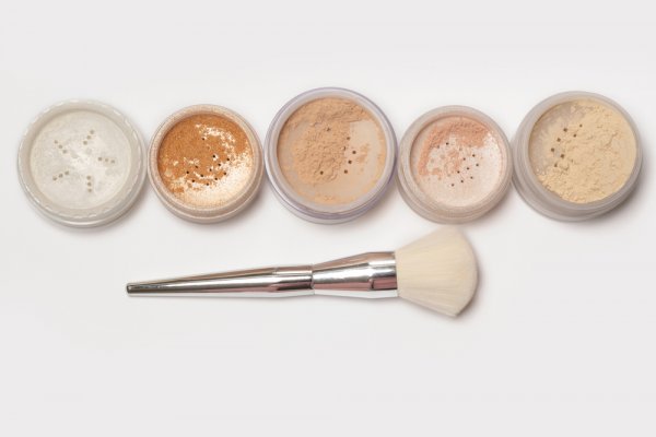 Dapatkan Tampilan Make Up Lebih Awet dan Bebas Kilap dengan 10 Rekomendasi Setting Powder Terbaik (2022) 