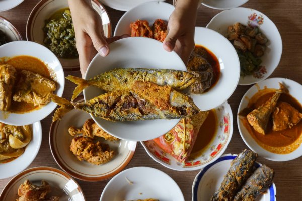 Rekomendasi 10 Rumah Makan hingga Restoran Masakan Padang di Surabaya, Dijamin Menggugah Selera (2023)