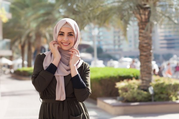 Tampil Cantik dan Fashionable dengan 10 Rekomendasi Baju Muslim Wanita Terbaru untuk Sehari-hari