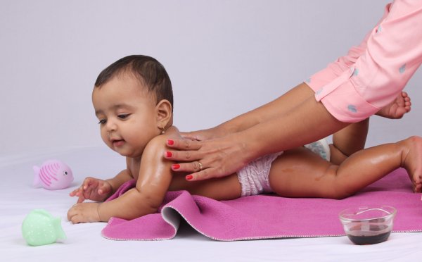 From Strengthening Bones and Muscles to Aiding Sound sleep, Baby Massages Are a Tradition You Must Keep Alive(2020)! 10 Massage Oils That Give Your Baby the All-Natural Health Boost They Need!