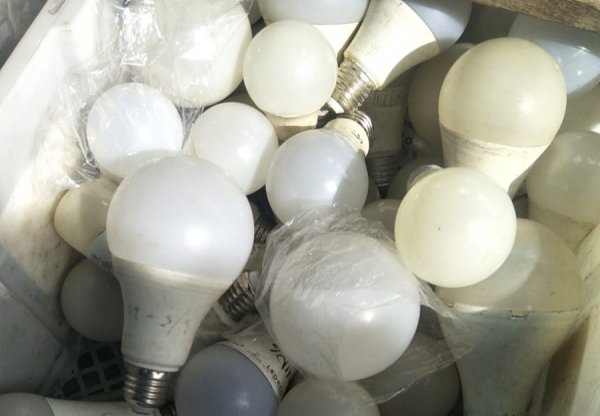 Gunakan 30 Rekomendasi Lampu LED Pilihan Ahli Ini untuk Menerangi Rumah Anda! (2023)