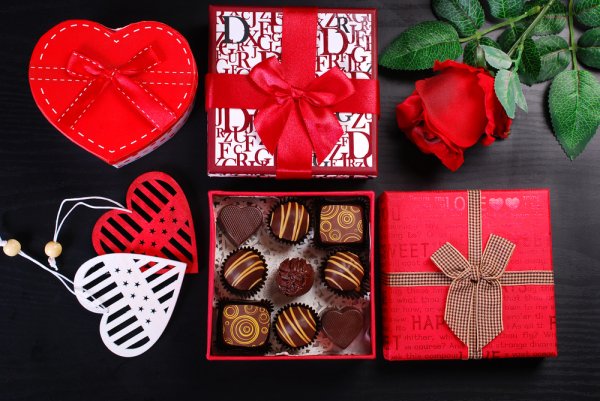 Gift Your Sweet-Tooth Friend These Chocolate Treats (2019): The Best Gift Boxes of Chocolate, Chocolate Wrapping and 5 Delicious Chocolate Treats Online