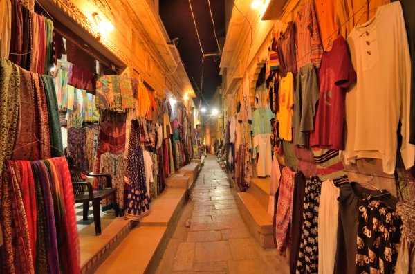 Kolkata is a Heaven for Shopaholics: Here's What to Buy from Kolkata from its Top 10 Shopping Destinations in 2019