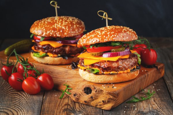 Hobi Masak? Ini Dia 10 Pilihan Daging Burger Kemasan yang Enak dan Wajib Coba!	