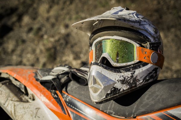 10 Rekomendasi Helm Motocross yang Memberikan Perlindungan Maksimal Selama Berkendara (2023)