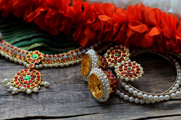 A Guide to What Gifts to Buy for Arangetram in 2019 and 10 Gifts That Will Clearly Express Your Appreciation of the Dancer's Years of Effort & Hard Work