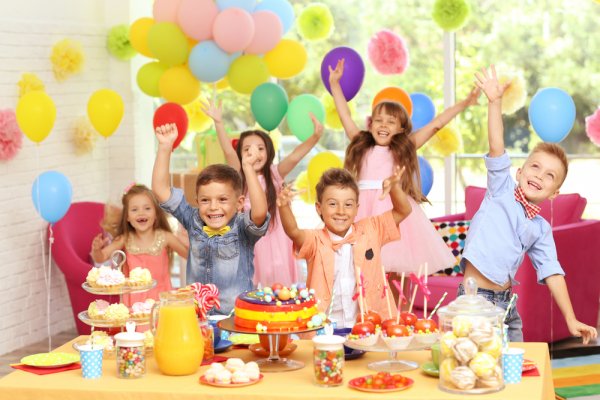 चाहे आपको पसंद आये या नहीं, पार्टी में वापसी उपहार अभी भी बच्चो को बहुत पसंद है(2019)। 10 मनमोहक पार्टी के पक्ष में उपहार विचार, जिन्हे बच्चे उतना ही पसंद करेंगे जितना की पार्टी को। 