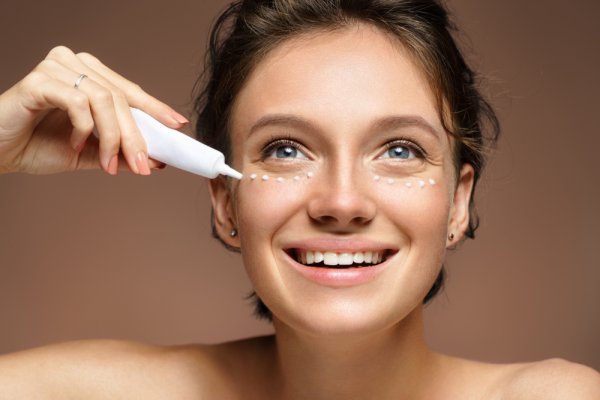 Should You Use an Eye Cream with Retinol in It(2021)? Here Are Some Basic Facts about the Benefits of the Latest Rage in the Skin Care!