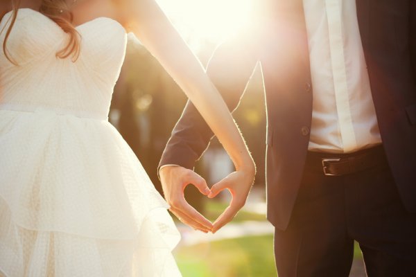 Top 10 quà tặng thiết thực và ý nghĩa cho đôi vợ chồng mới cưới (năm 2021)