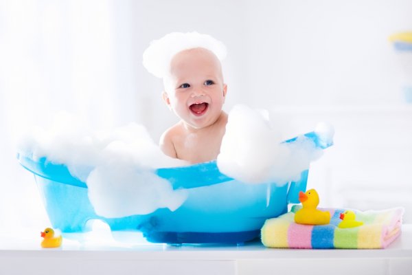 10 Rekomendasi Sabun Bayi Untuk Kulit Sensitif yang Terbukti Aman (2022)