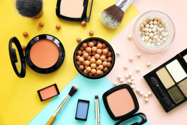 Ini nih, 30 Rekomendasi Brand Makeup High End Favorit Para Artis Dunia dari Para Ahli! (2023)